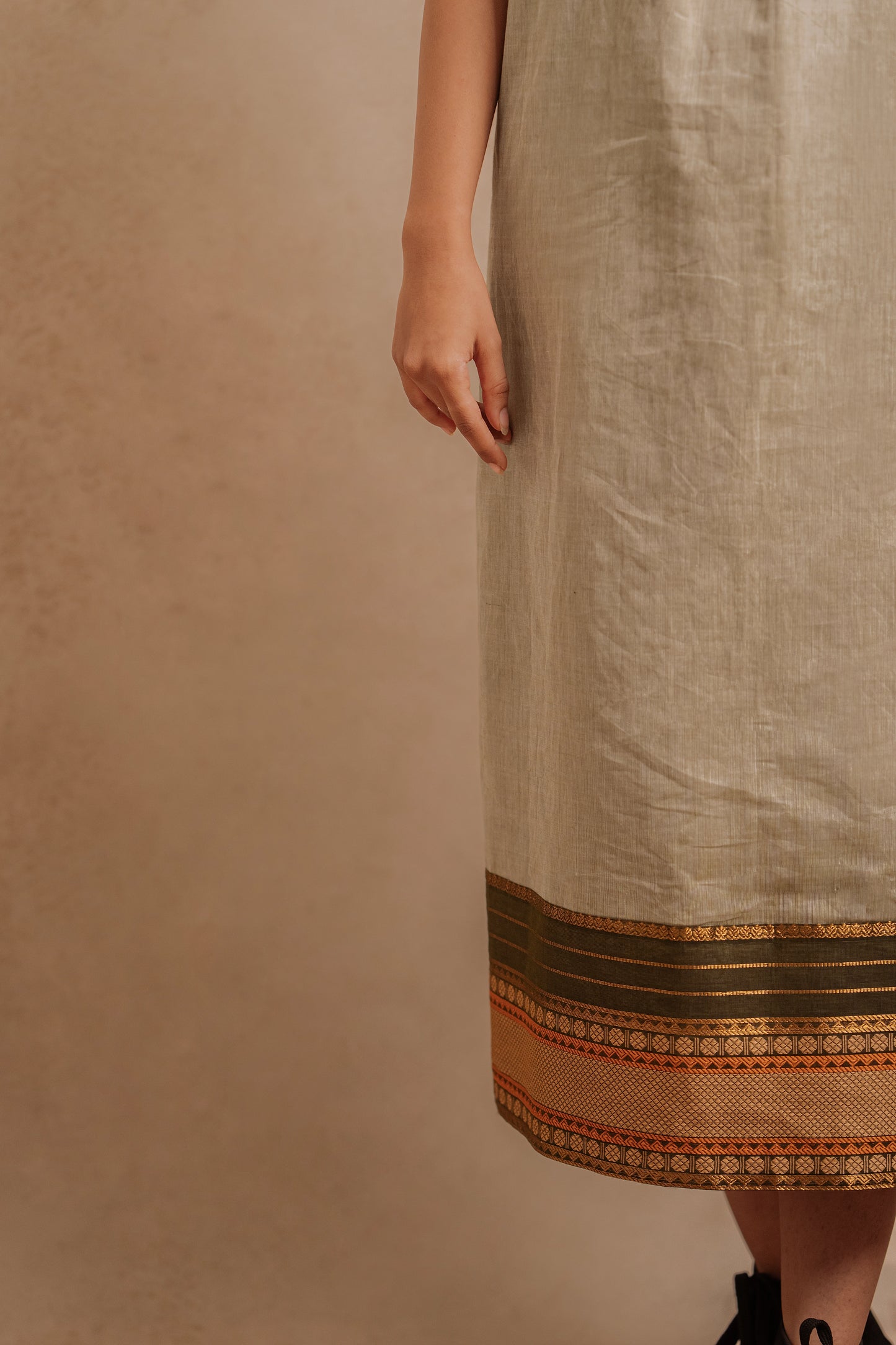 A halterneck dress in sage green with a Halterneck by team Akloset.