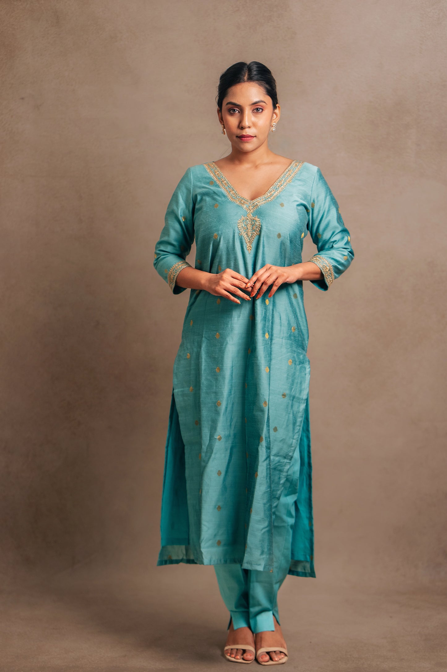 Model Dolly Aishwarya in an embroidered jute cotton kurti in tiffany blue by team AKloset.