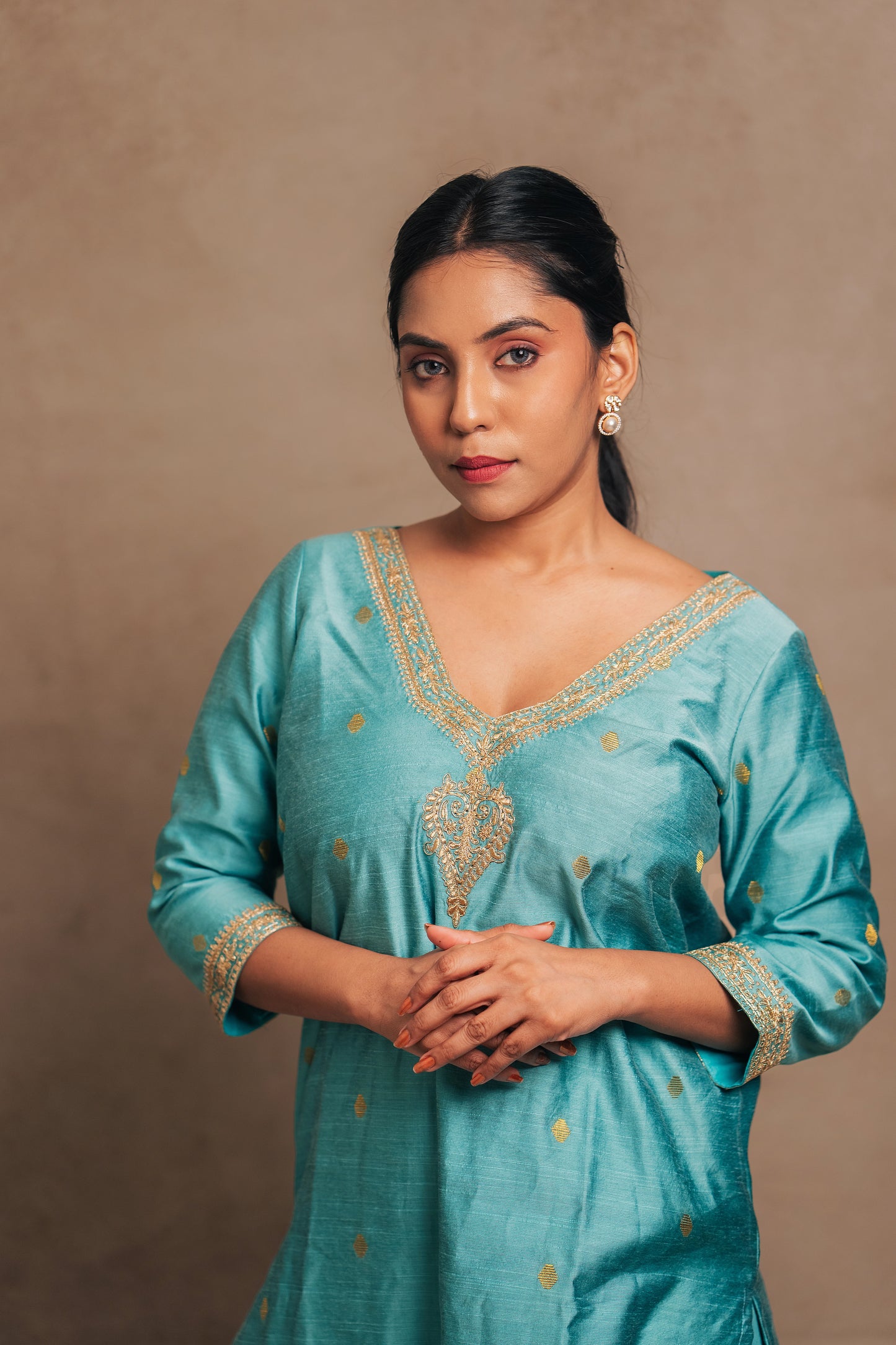 Model Dolly Aishwarya posing for photoshoot in an embroidered jute cotton kurti in tiffany blue by team AKloset.