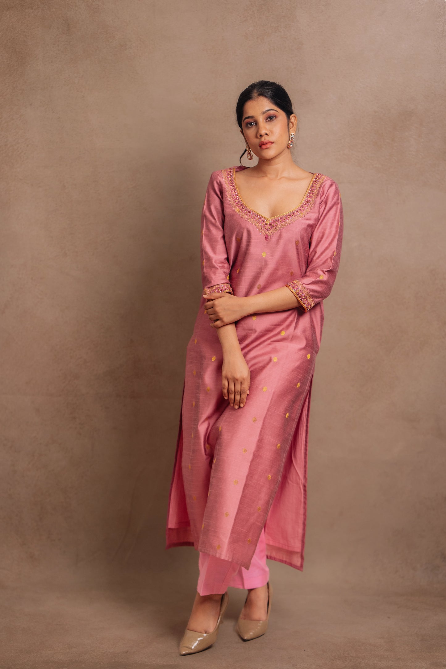 Model Jaina Parmar during photoshoot in an embroidered jute cotton kurti set in onion pink by team AKloset.