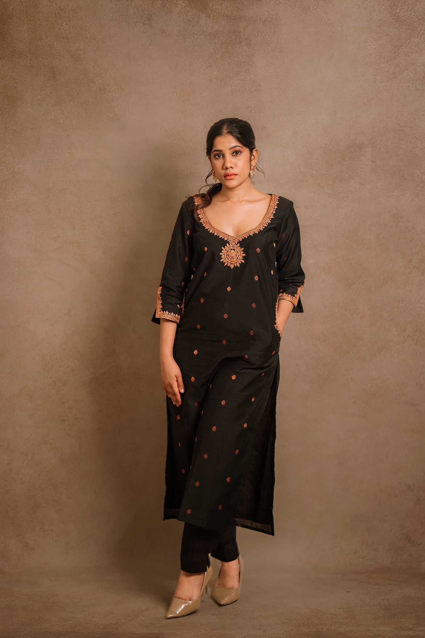 Model Jaina Parmar in an embroidered jute cotton kurti set in black by team AKloset.