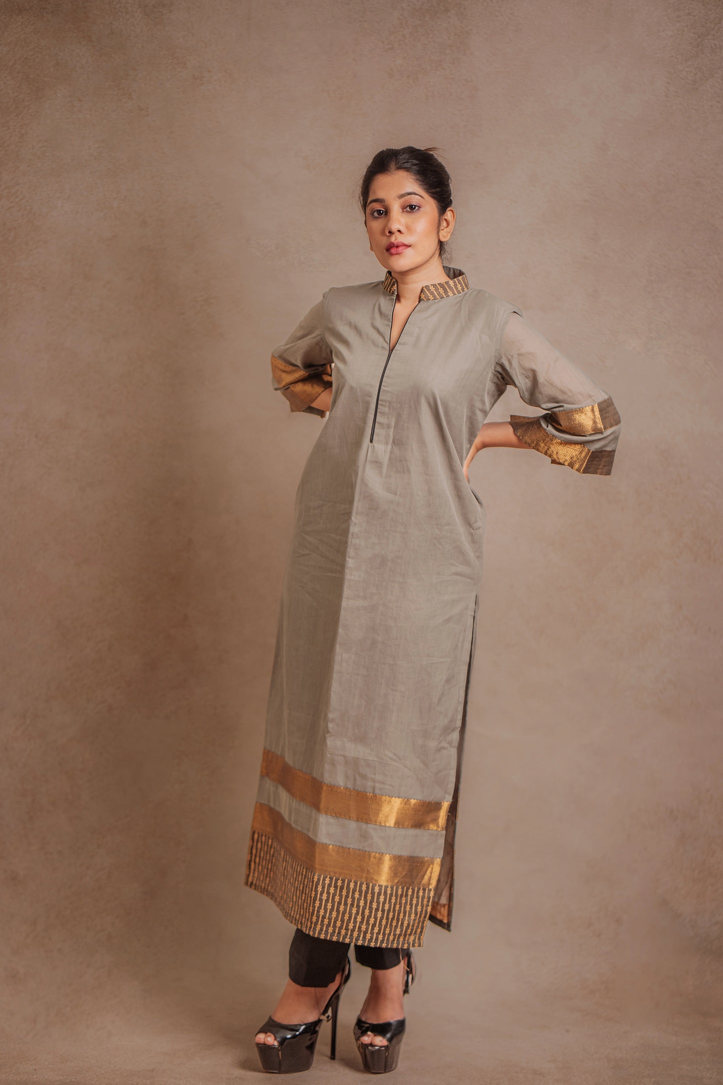 Model Jaina Parmar in an oversized kurti in gray with bell sleeves paired with a black pant by team AKloset.