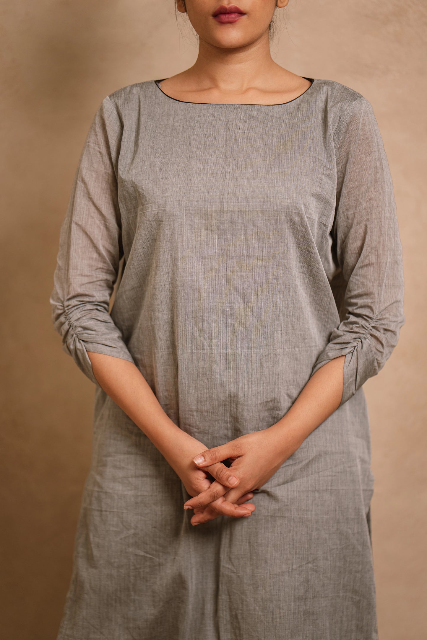 Model Jaina Parmar showcasing front in an oversized gray kurti by team AKloset. A South Edit (Kanjivaram) piece is differentiated by the extravagant border native to Kanjivaram.