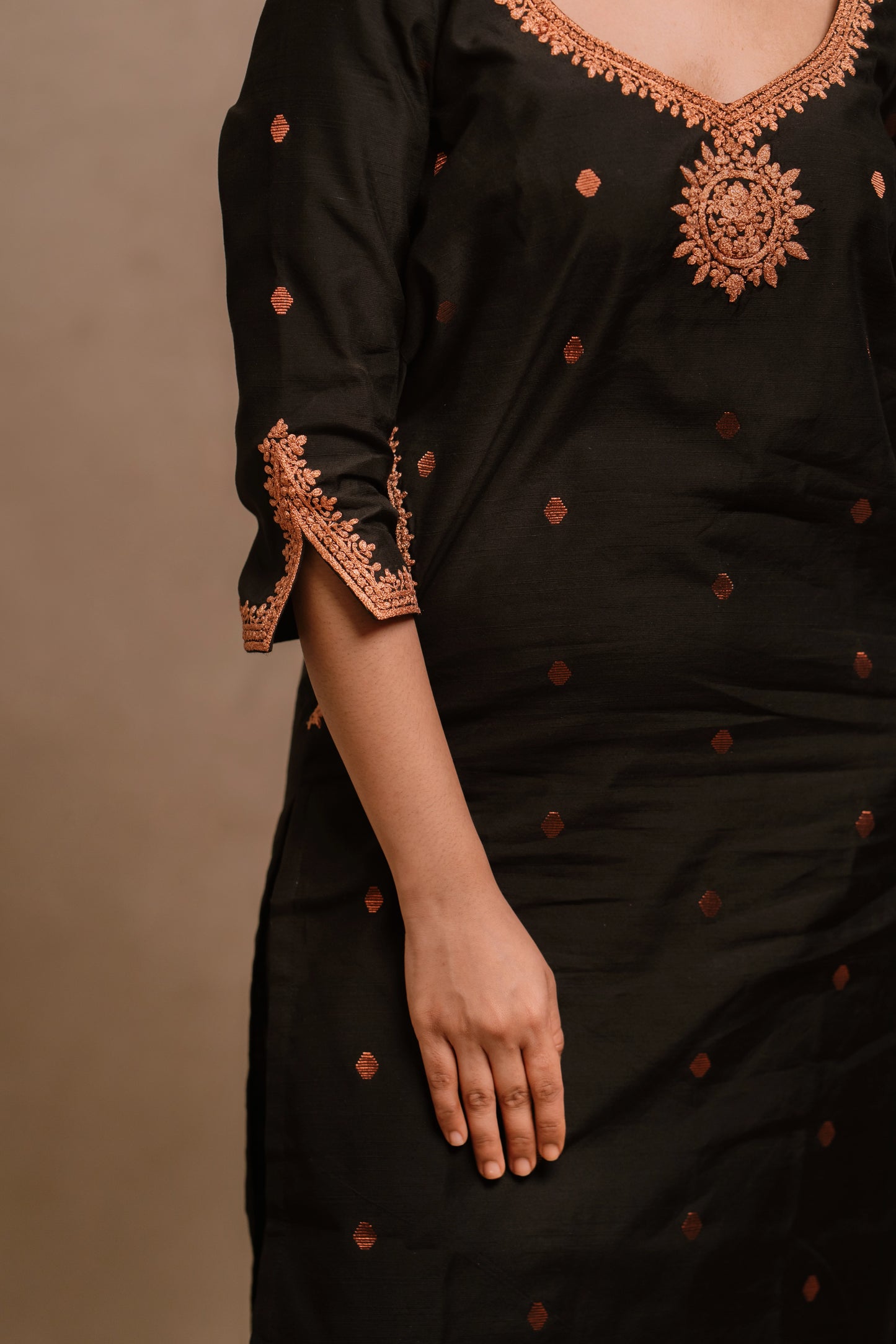 Model Jaina Parmar showcasing sleeve in an embroidered jute cotton kurti set in black by team AKloset.