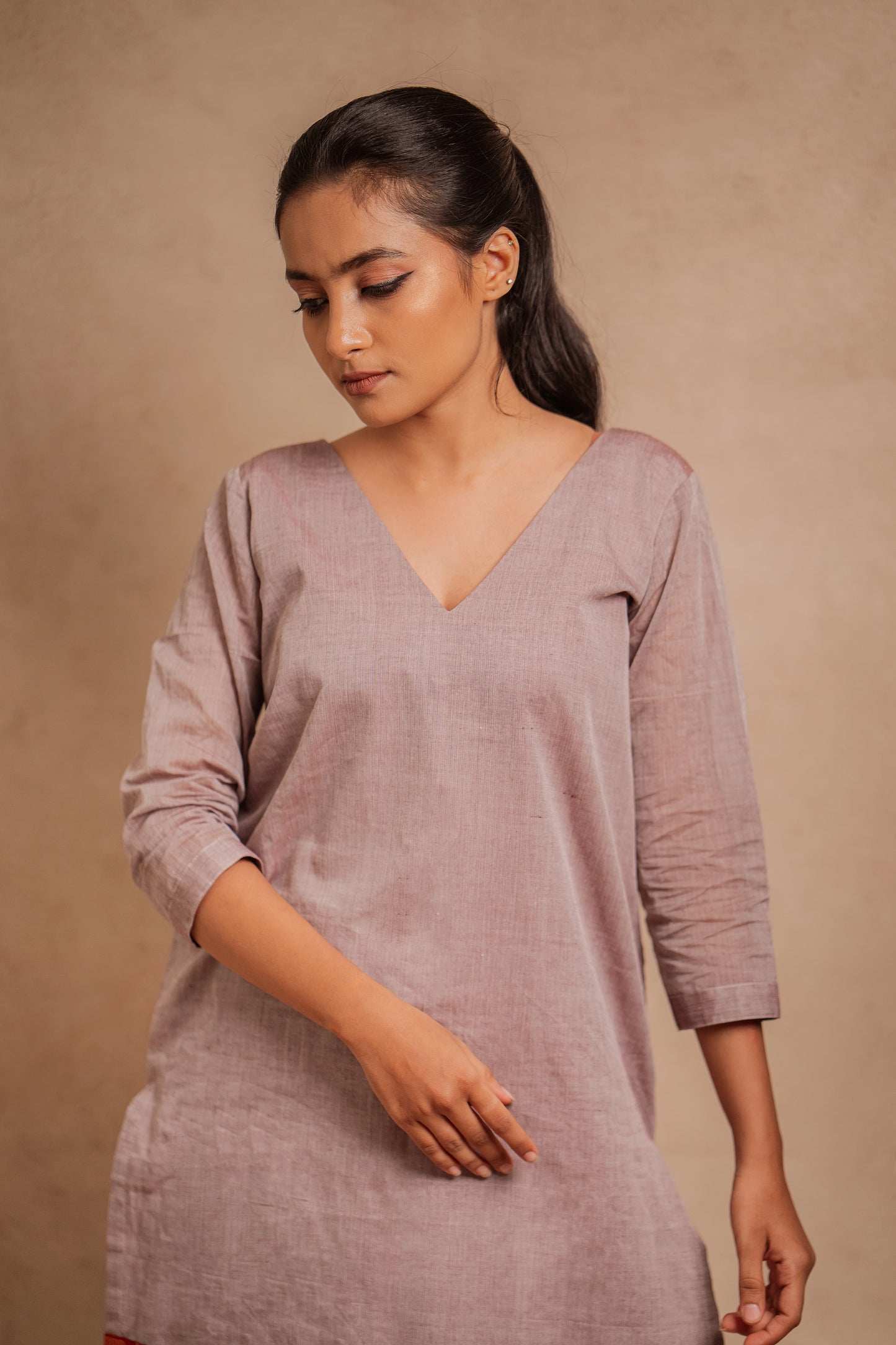 Model Krisha for photoshoot in an oversized south cotton kurti in gray paired with a maroon pant by team AKloset.