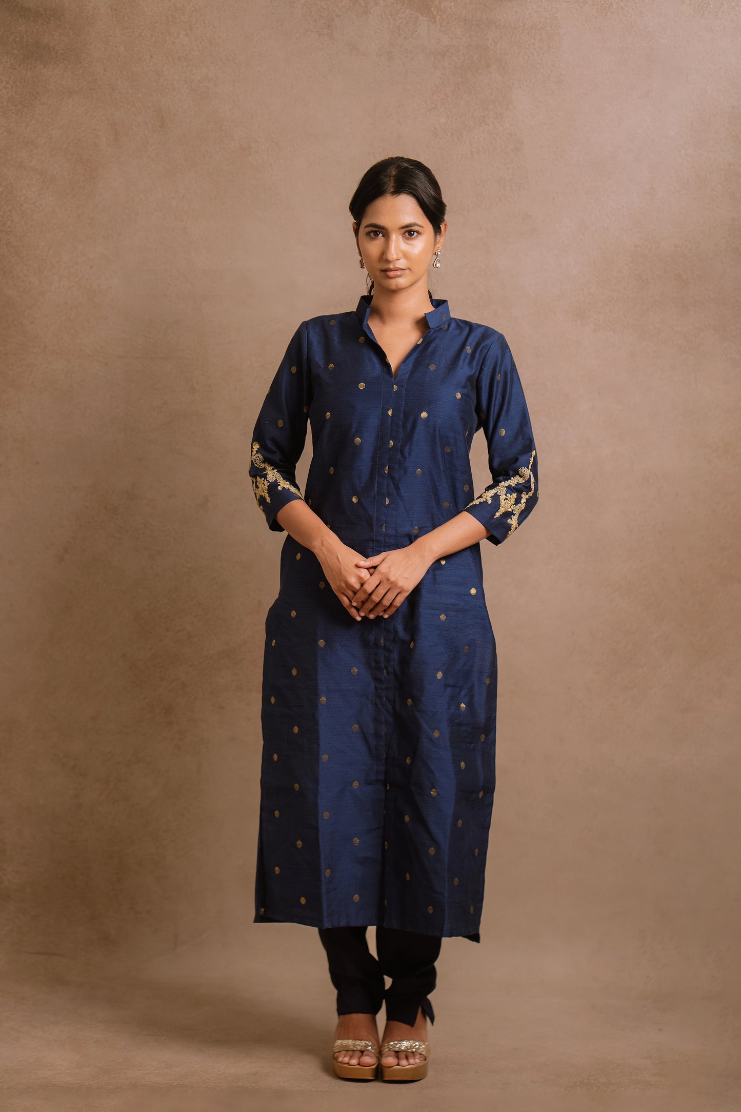 Model Premika Sekar in an embroidered jute cotton kurti set in navy blue by team AKloset.