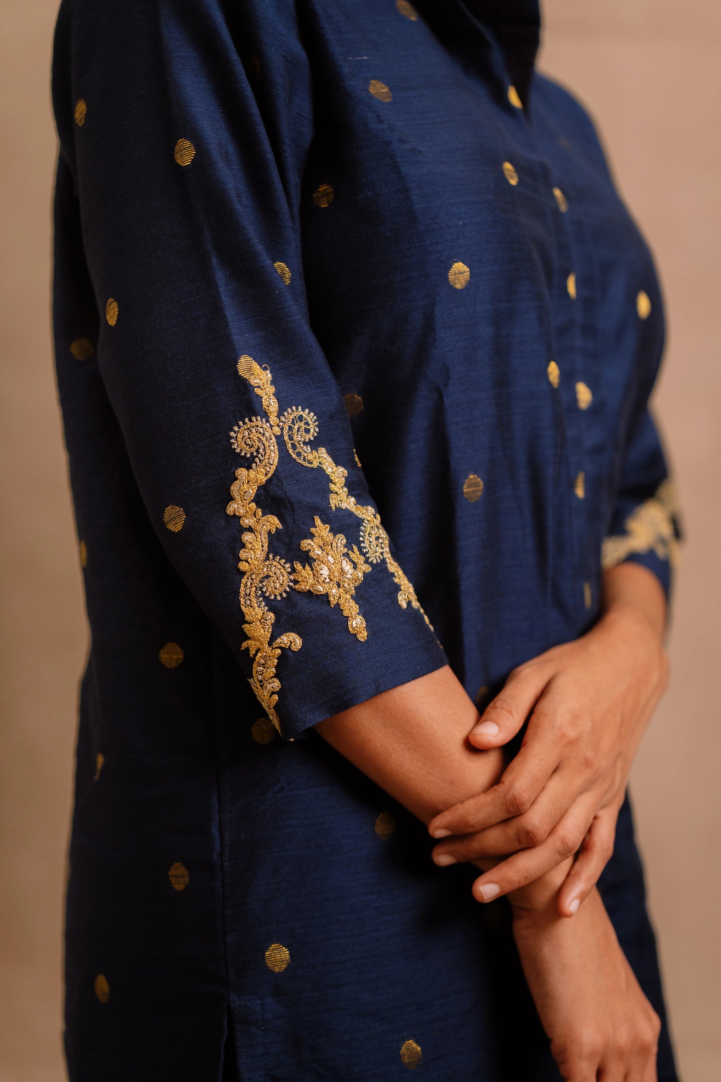 Model Premika Sekar showcasing sleeve in an embroidered jute cotton kurti set in navy blue by team AKloset.